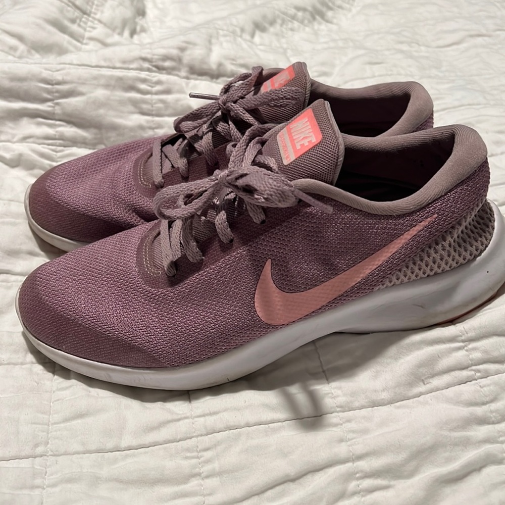 Nike womens athletic shoes